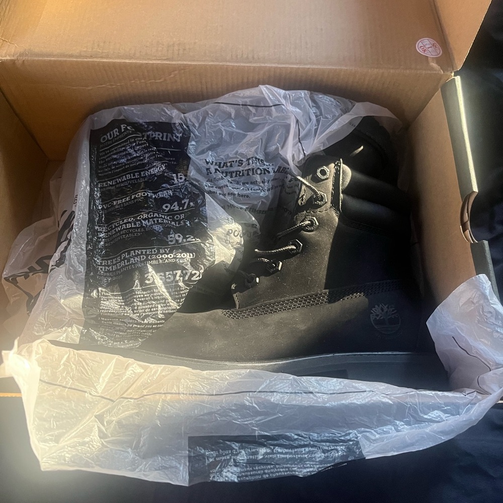Black Timberland Boots. Women’s size 6.  Never worn new in box - Picture 2 of 8